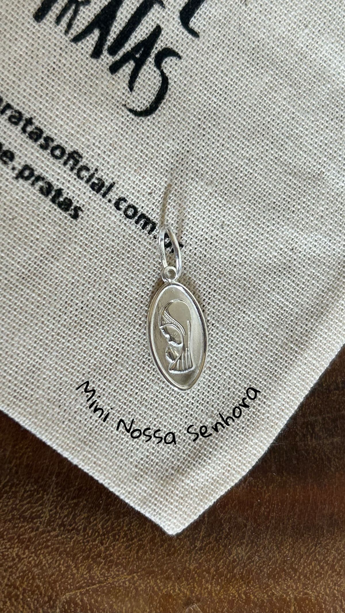 Pingente mini Nossa Senhora orando prata 925