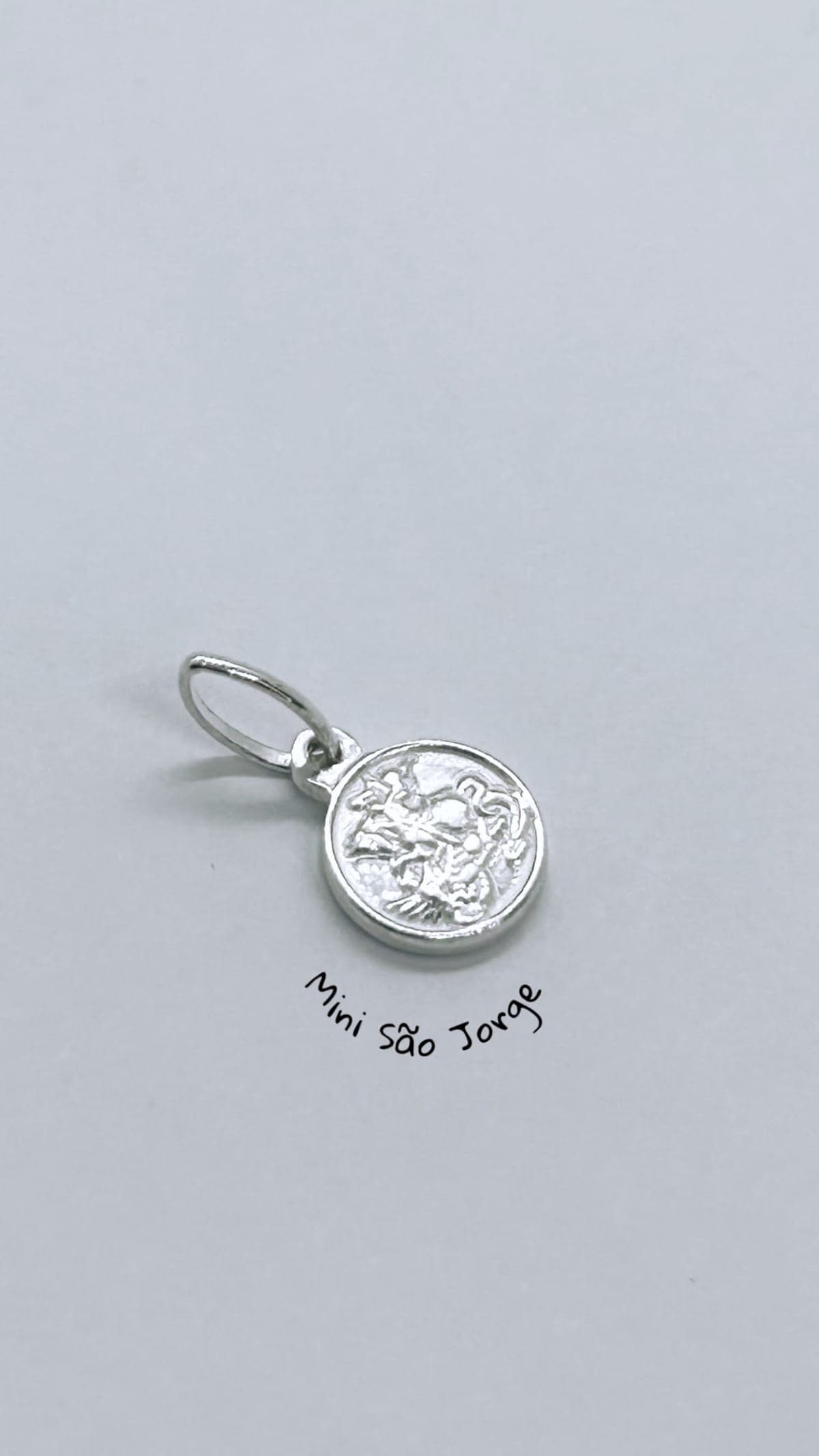 Pingente mini medalha maciça São Jorge prata branca 925