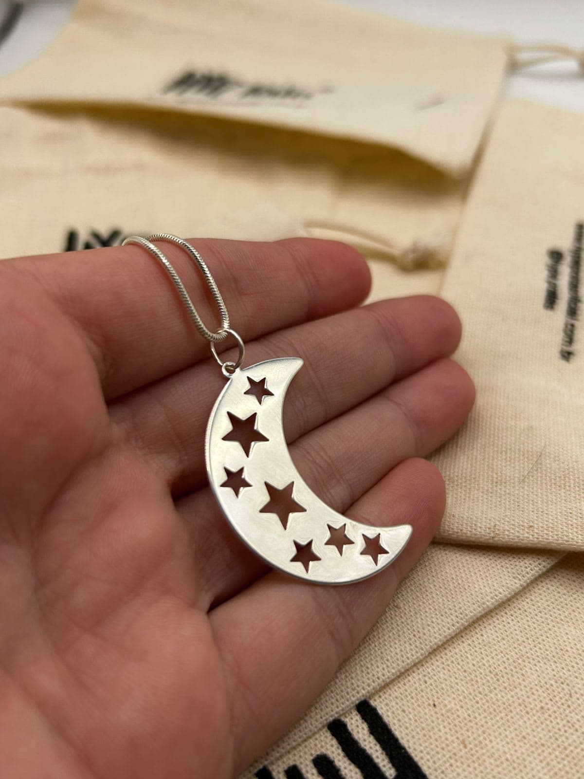Pingente Meia Lua Estrelado 4cm