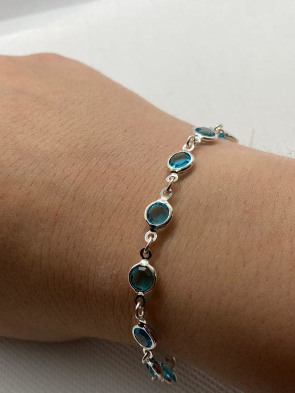 Pulseira delicada com Cristais Azuis 18cm
